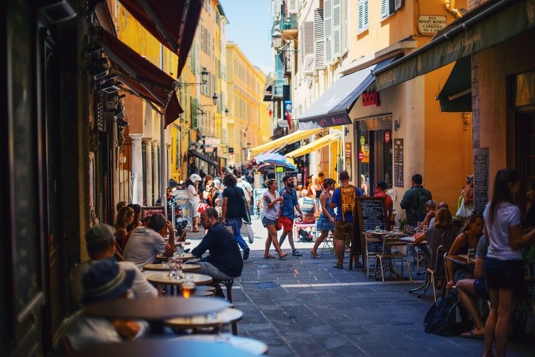 10 Major Don'ts When Studying Abroad in Spain: Restaurants
